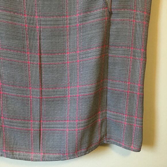 Plaid & Puppytooth Ruffled Sleeveless Blouse - Picture 8 of 14